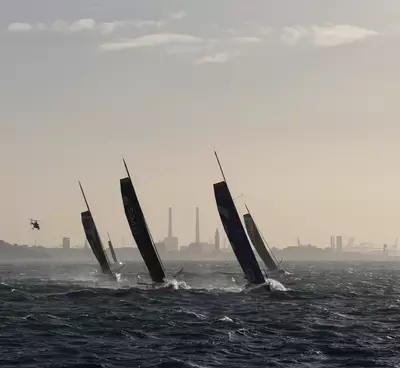 bateaux sur l'eau au départ
