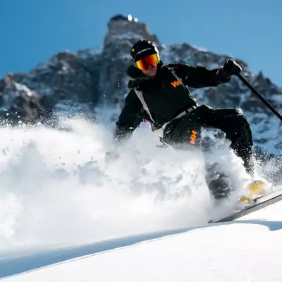 Aurélien Ducroz, skis aux pieds (©Quentin Iglesis)