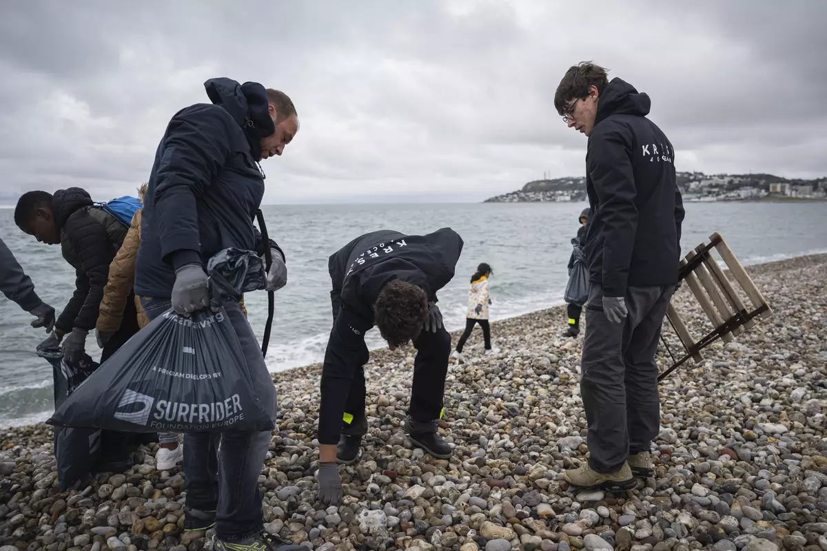 Nettoyage des plages avec Surfrider et échappée bleue